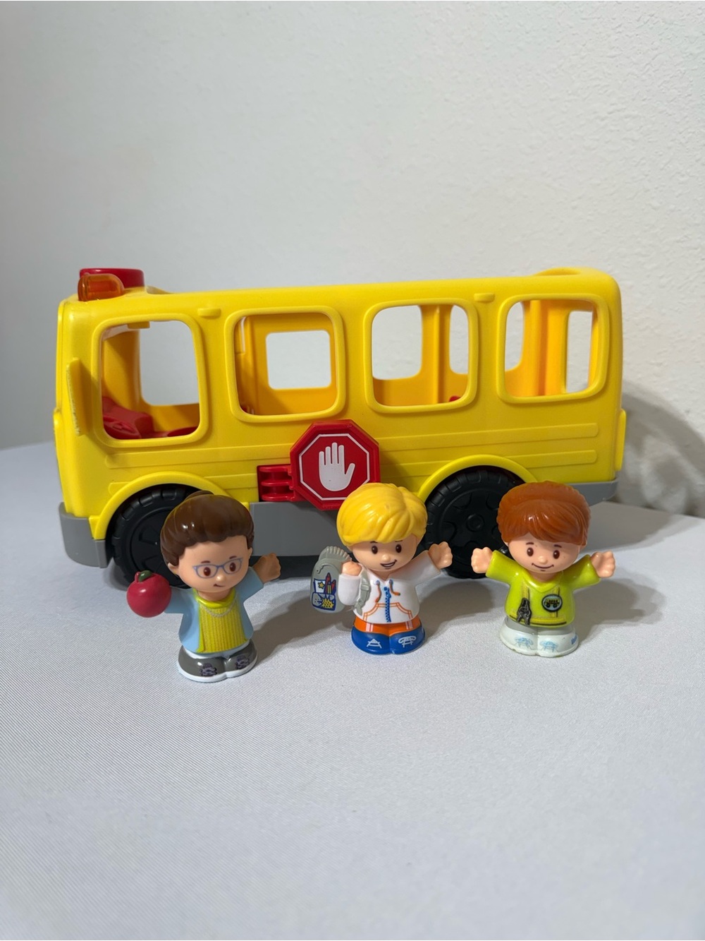 2016 Fisher Price Little People Sit With Me Musical School Bus + 3 People